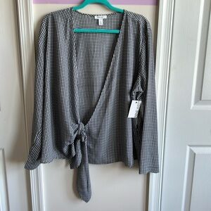 Women’s brand new with tags houndstooth tie blouse